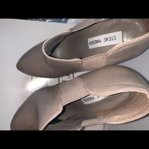Gray Steve Madden Heel, 7.5.